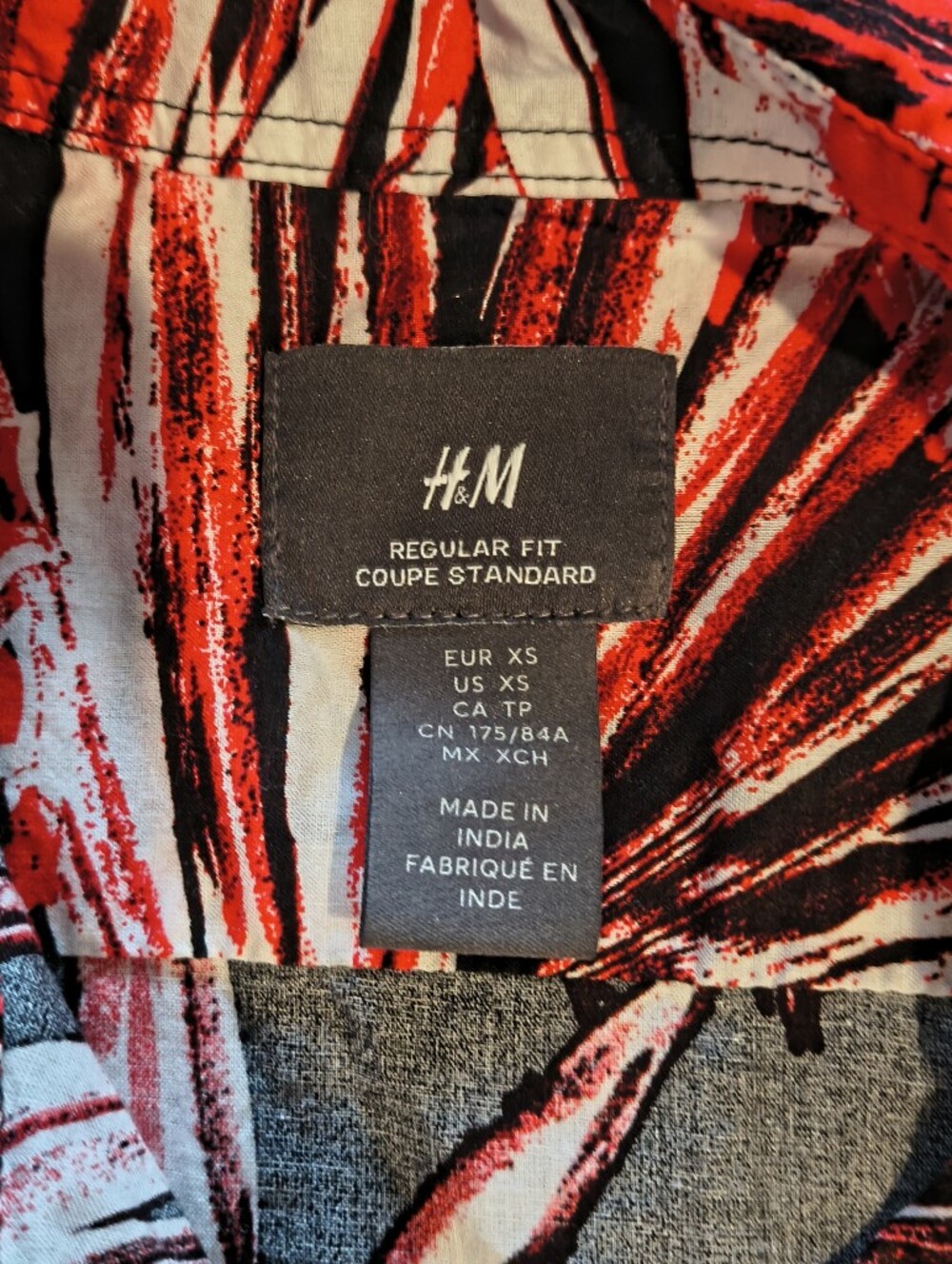 H&M Red White Black Tropical Palm Button-Up Short Sleeved Collared Shirt Size XS - Picture 5 of 9